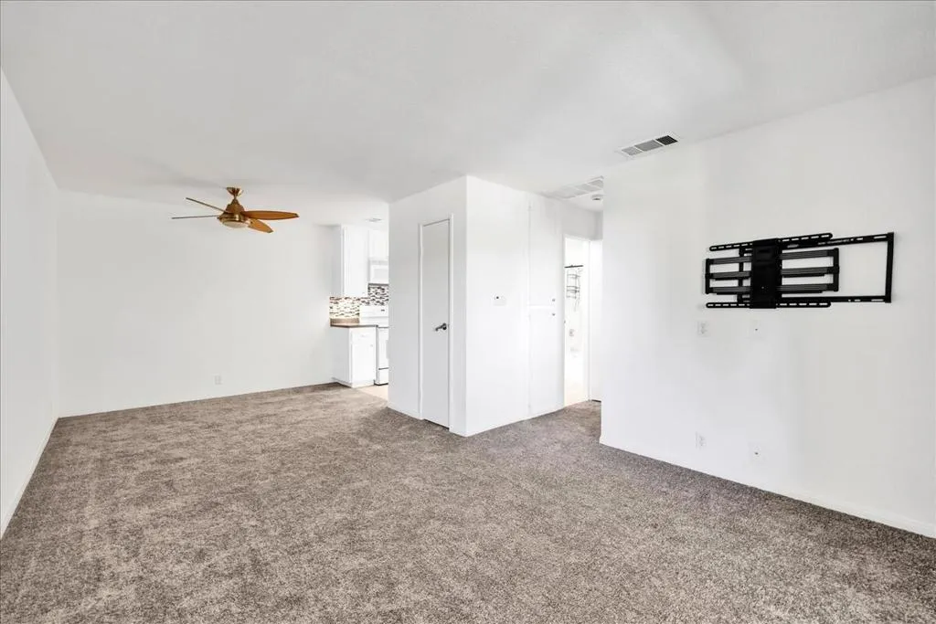 2812 N Auburn Court 206, Palm Springs, California 92262 home-pic-6